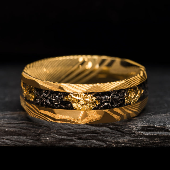 Hammered Gold Damascus steel ring with meteorite and gold leaf inlay