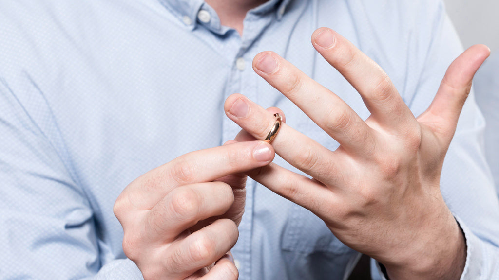 Man's Guide to Getting the Right Wedding Band Size