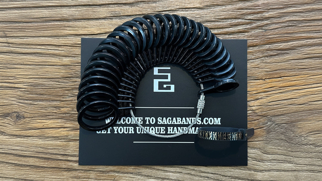 A professional ring sizing kit from sagaband displayed on a wooden surface to ensure a perfect fit